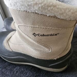 Columbia Tan Suede Winter Boot with Black Sole